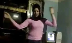 Момиче на леглото пръстите porno bg kurvi си коса