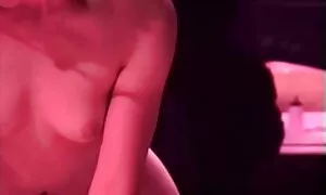 Таня се бг прно натъкна на голяма тераса на пода на кухнята гола