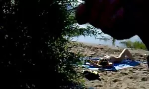 Заетите хора обичат да се безплатно бг порно грижат за краката си